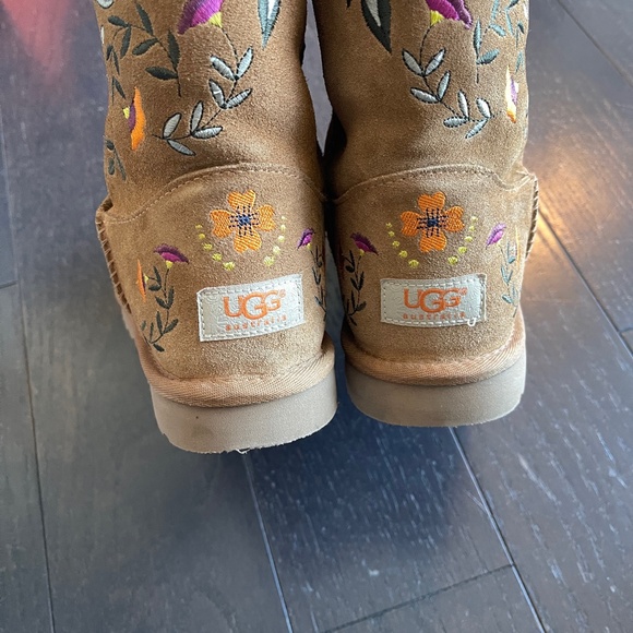 UGG Juliette Classic Tall Boot Womens 9 Chestnut Brown Suede Floral Embroidery - Picture 8 of 11